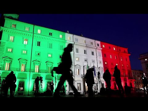 意大利陷入政治危機 (Italy plunges into political crisis)