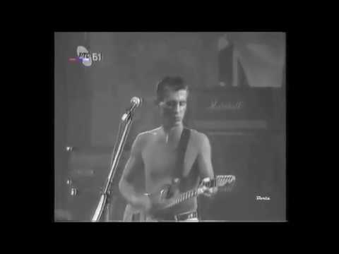 Na današnji dan -  Milan Mladenović je bio srpski rok muzičar i antiratni aktivista, koji je najpoznatiji kao pevač i gitarista beogradske rok grupe Ekatarina Velika. “Dečak iz vode”, legenda koja godinama unazad prerasta u kult obožavanja. Milan je bolovao od raka pankreasa, a preminuo je 1994. u Beogradu, u svojoj 36.-oj godini života.