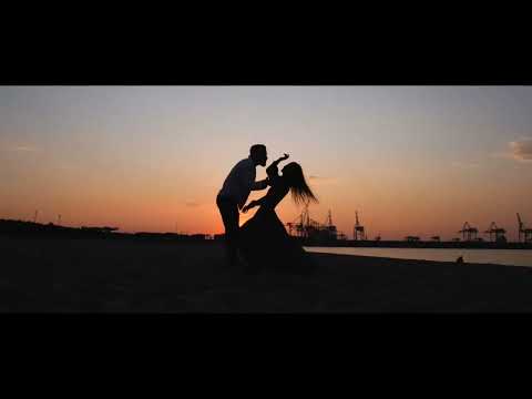 Blondino Latino Trailer powiedz coś o sobie