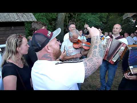 Detva-2018- - Janči karlík a Jarko Jackuliak-od poľany vetrík pofukuje