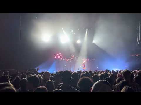 bbno$ x diamond pistols - "help herself" [Live]