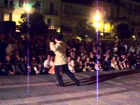  Federico Naveira  and  Inés Muzzopappa  are  dancing  to  the  milonga  "  La Cara De La Luna  "