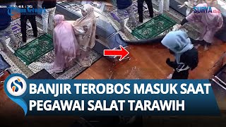 DETIK-DETIK Banjir TEROBOS Masuk Ruko saat Pegawai Sedang Tarawih, 2 Pria Tetap Khusyuk Salat