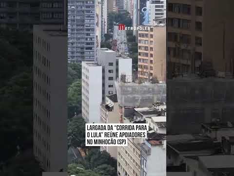 Apoiadores participam da 
