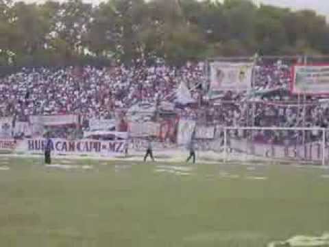 "Huracán Las Heras - La Banda nº1 - ultima categoría del futbol argentino" Barra: La Banda Nº 1 &bull; Club: Huracán Las Heras