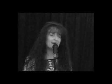 Suze sings  -Angie Baby by HELEN READY