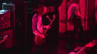 2010.12.12 The Sword - Arrows in the Dark (Live in Chicago, IL)