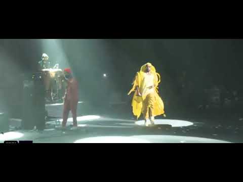 شارموفرز لايف | اغنية واقفه بجينز وجزمه بووووووت | sharmoofers boooot live