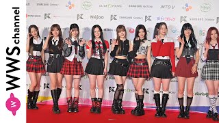 NiziUがレッドカーペットにチェック柄ミニスカ衣装で登場！＜KCON JAPAN 2024＞