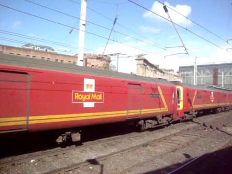 The x3 Class 325 ‘ROYAL MAIL TRAIN’ (EMU) was passed through at Carlisle Citadel Station.