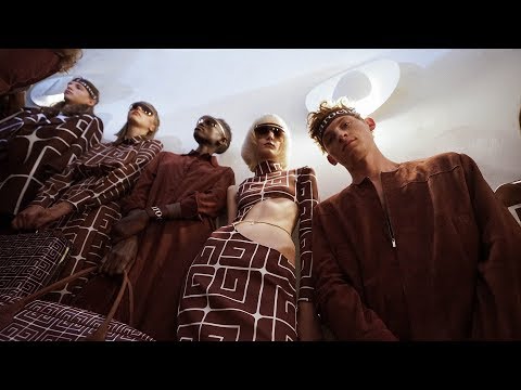 BACKSTAGE Guy Laroche SS 2020 | Harper's Bazaar UA