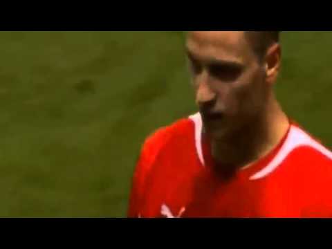 Disgusting! Johan Elmander fakes being headbutt to get Austrias Marko Arnautovic sent off