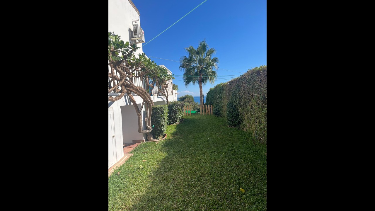 Chalet en venta en Playa Bahía Dorada, Estepona - ADO0020 Chalet en venta en Playa Bahía Dorada, Estepona - ADO0020
