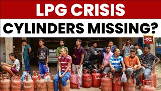 Download lagu LPG Crisis Deepens In India: Long Queues For Gas Cylinders As Households, Vendors Face Shortage mp3