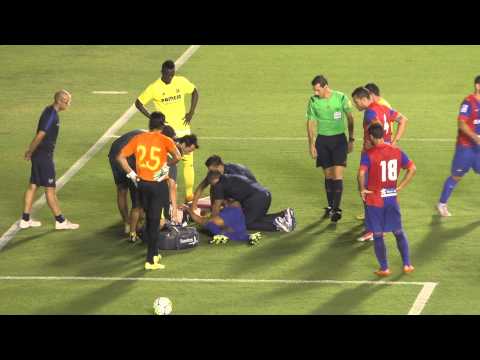 Juanfran dio el susto en el Levante UD tras chocar con Bailly