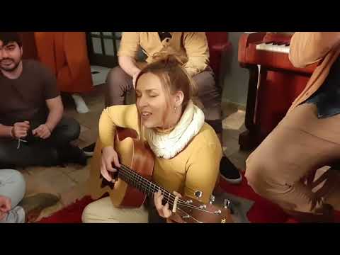 Luiza Caspary canta Bem-Vindo com exclusividade