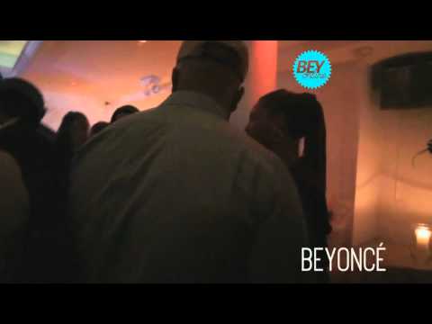 Beyoncé de tranças em NYC - 17-07-2012 [www.beyonceonline.com.br]