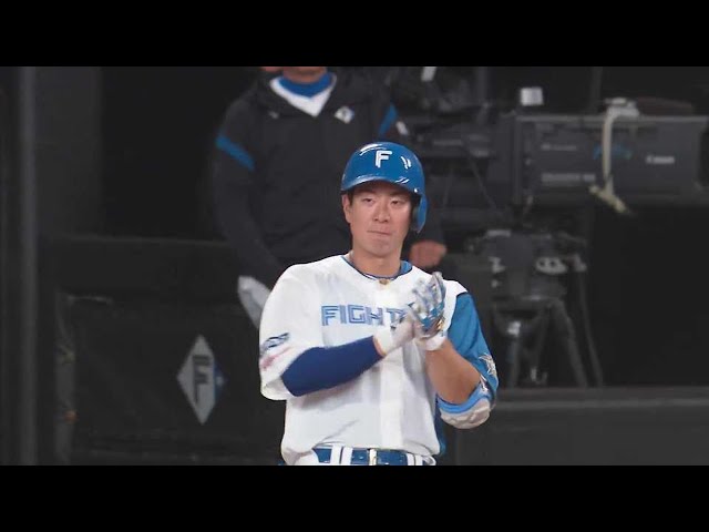 【1回裏】ファイターズ・松本剛 センターへのタイムリーヒットを放ち、先制に成功!!  2023年3月26日 北海道日本ハムファイターズ 対 東京ヤクルトスワローズ