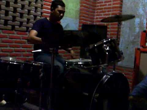 Status palsu cover by Sahabat Reuni practise session