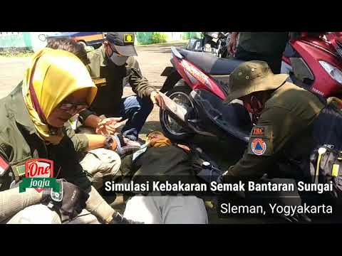 Simulasi Penanggulangan Kebakaran Semak Bantaran Sungai