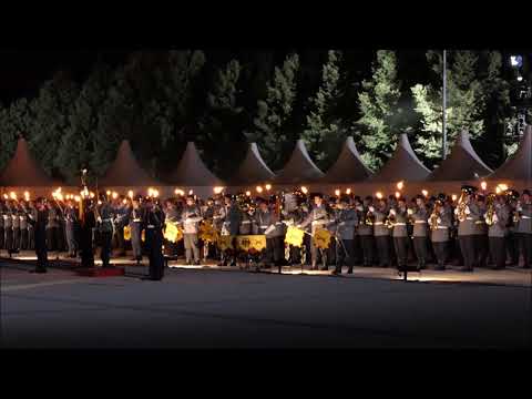 Helm ab zum Gebet - Großer Zapfenstreich von der Leyen