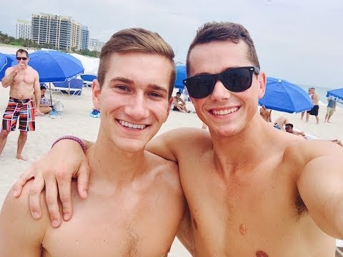 Gay Vloggers Set World Record for Most Selfies in One Hour: VIDEO