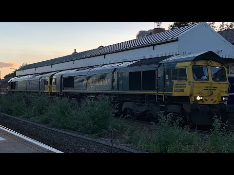 66596 and 66593 thrash through stalybridge working 6E53