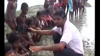 preview picture of video 'JAN SAHYOG FOUNDATION (JSF) an NGO....A HELPING HANDS FOR FLOOD VICTIMS'