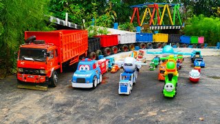 Download lagu WADIDAU !!! Mobil Truk Tronton Panjang Bongkar Mainan Mobil Mobilan Truk Molen, Bus Telolet, Ambulan mp3