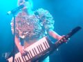 LITTLE BOOTS rocks her Keytar to "Symmetry ...