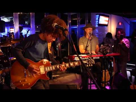 Use ME Up - Circus Mind feat Brandon Taz Niederauer