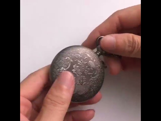 Vídeo relacionado con Steampunk Reloj de Bolsillo de Cuarzo analógico de la película de Assassin para Hombre, Collar y Reloj de Bolsillo de Regalo 2 Color