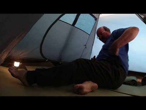 MongoTV_3447 - Danish Vlog - Del 1 - Liggeunderlag i Bunden Af Telt Med Picnic Tæppe Over