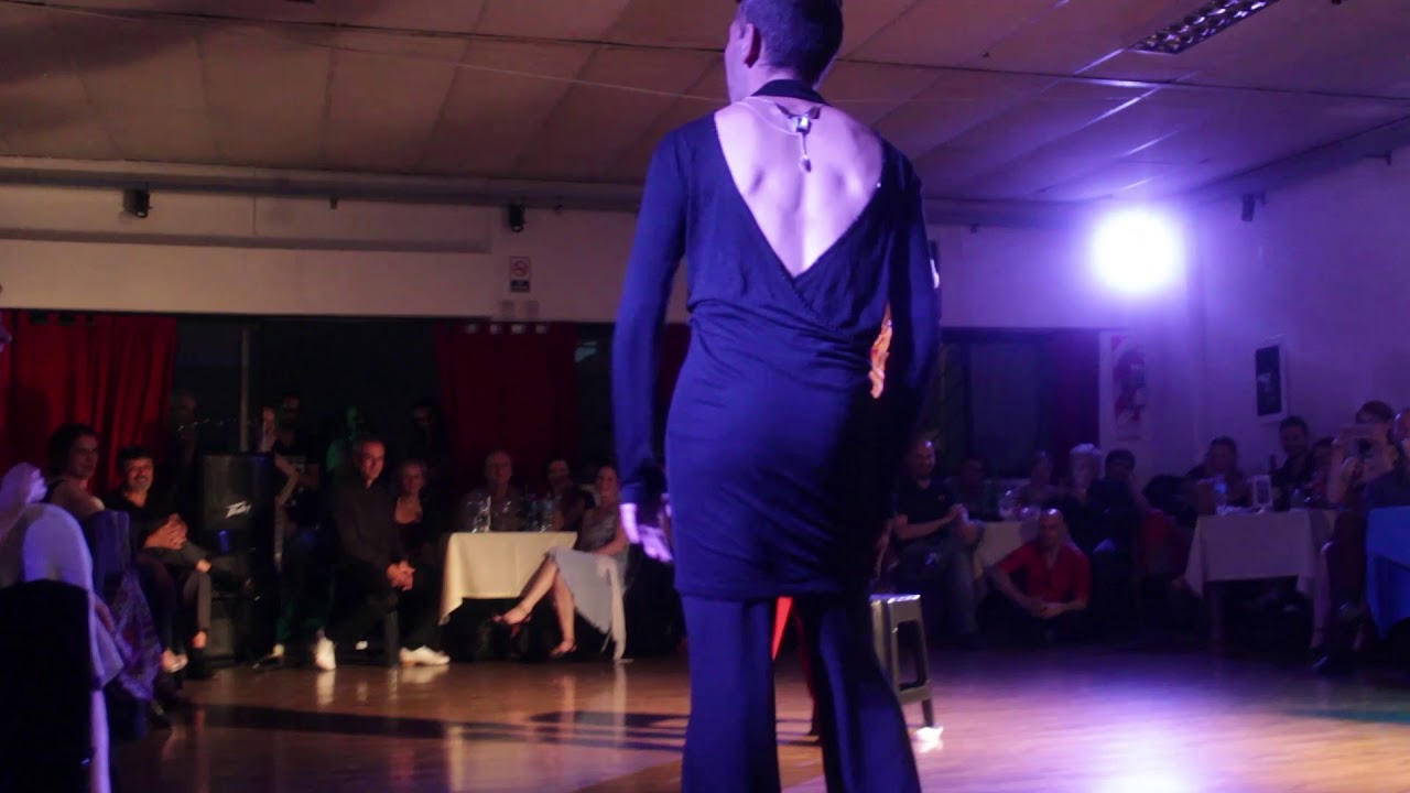 Dos Orillas Práctica de Tango. Bailan Daniel Arroyo y Juampy Ramírez. 20/10/2017 (4/5)