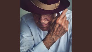 Songtext von Gianni Morandi feat. Alessandra Amoroso, ARIETE, Bresh, GAIA, Gigi D'Alessio, J-Ax, Jovanotti, Marco Morandi, Naska, Noemi, Paola & Chiara, Tommaso Paradiso & Tredici Pietro - C'era un ragazzo che com ... Text Musik-video-Miniaturansicht