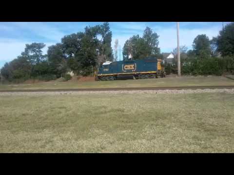 CSX F-701-12 going north blasting a killah k5la