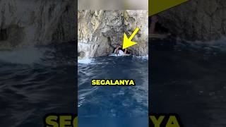 Download lagu They Entered This Narrow Cave to See the Miracle mp3