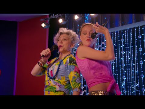 Trini y Charo cantan 'La vida es un carnaval' - Vive Cantando