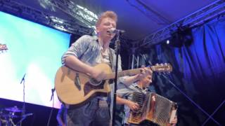 Music video thumbnail preview for Dorfrocker - So kenn i di (live) by Dorfrocker