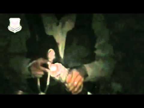 لقاء مع أحد عناصر لواء الصاعقة يشرح عن القنابل العنقودية الذي تم استخدامها في استهداف مطار دير الزور العسكري