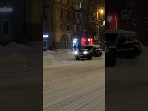 ДРИФТ НА JEEP GRAND CHEROKEE ZJ 5.2