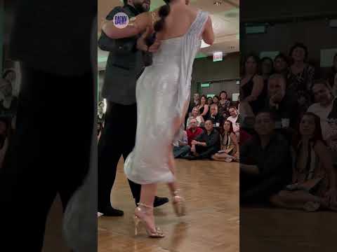 Hugo Patyn and Celina Routundo Argentine tango to “No Hay Tierra Como La Mía" by Canaro (17/17)