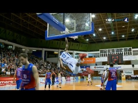 Alhaji Mohammed vs. Steaua CSM Dunk 1