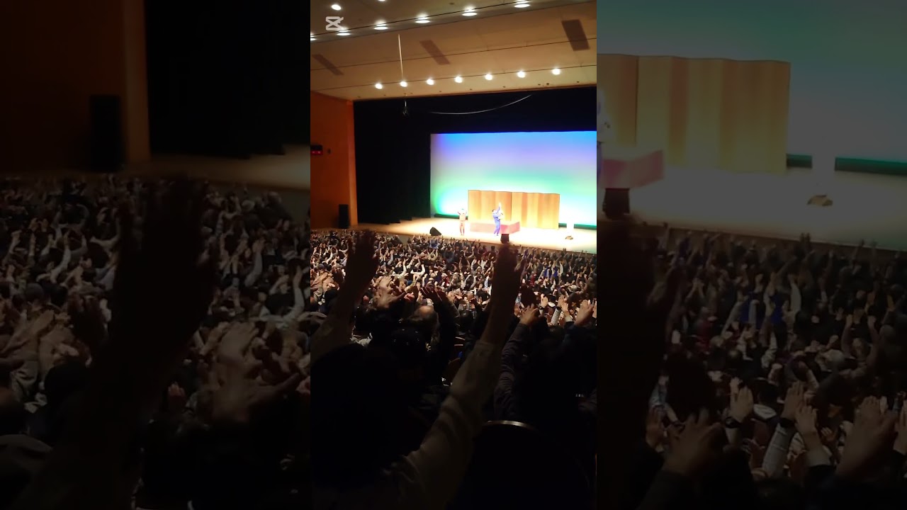 【テツandトモ】満員のお客様と一体になる、イベントの1シーンをご覧ください【なんでだろう】#テツandトモ #なんでだろう ＃テツトモ＃Shorts