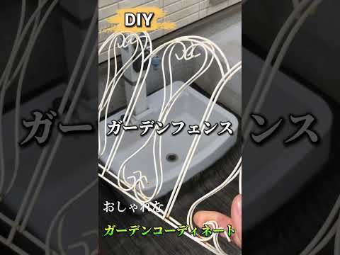 垂直-バルコニー-庭-カラフル-積み重ねられた-植木鉢-黄色