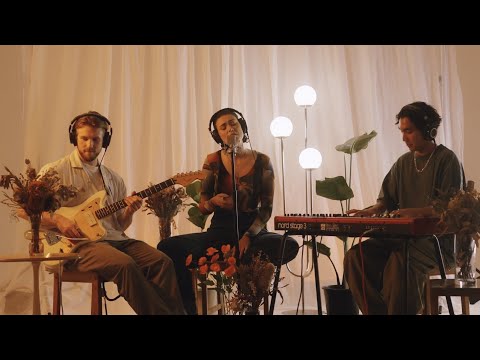 FELIVAND - Butterfly Wings [Live Acoustic Performance Video]