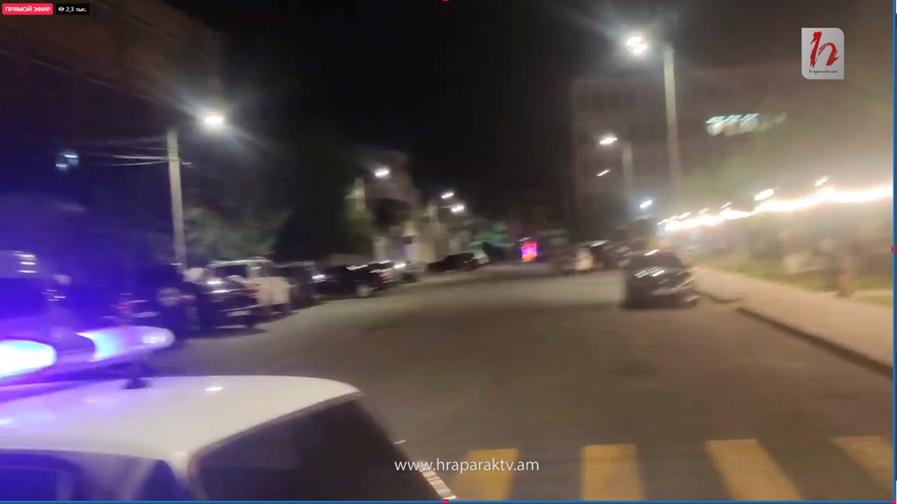 #Հիմա․ Զինված քաղաքացին մտել է Մասիսի համայնքապետարան, անկանոն կրակոցներ է արձակում․ ուղիղ