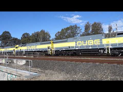QL001 /  QL003 / QL002 with Qube container train 1465 - 22/8/21