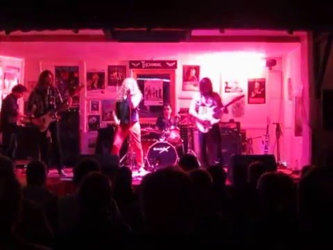 Live im THORNDAL-Club: PURPENDICULAR mit PERFECT STRANGER