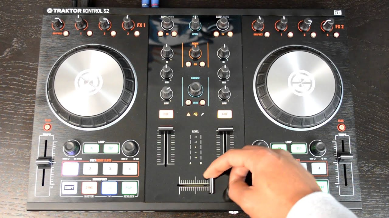 DJ контроллер Native Instruments Traktor Kontrol S2 Mk2